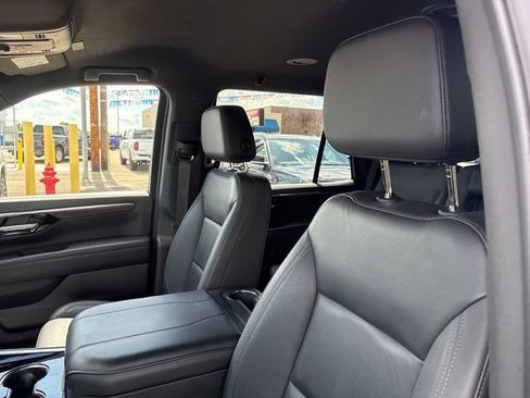 Used 2025 Chevrolet Tahoe LT AWD/4WD image 9