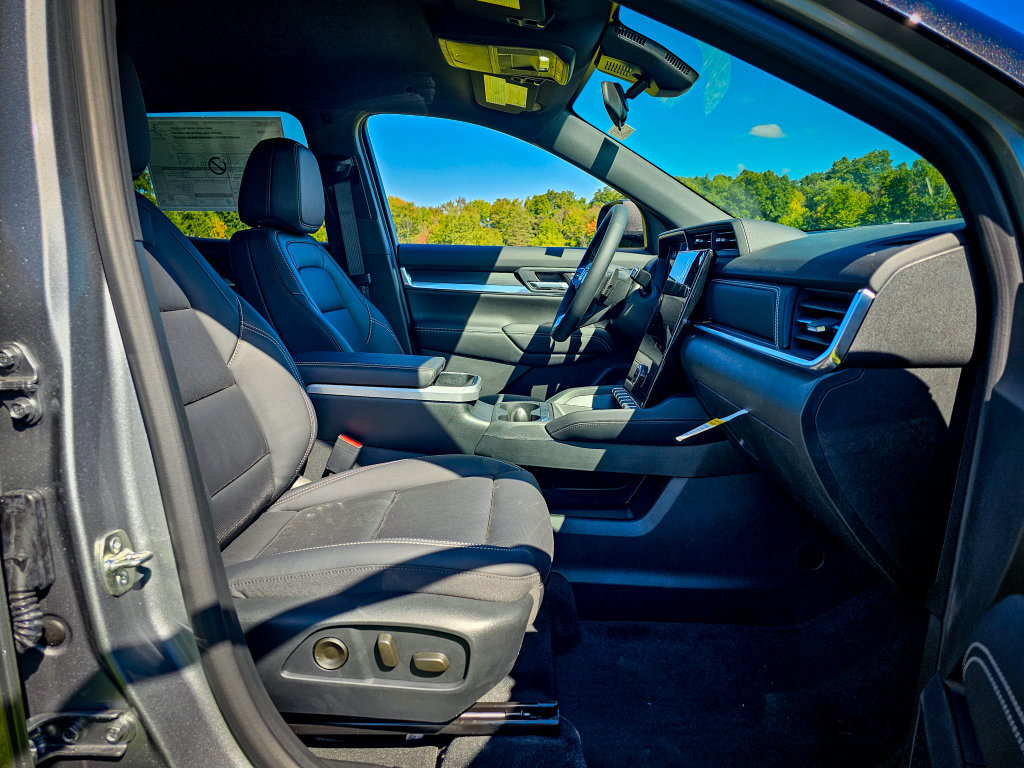 New 2027 GMC Terrain Elevation w/ Elevation Premium Package AWD/4WD image 40