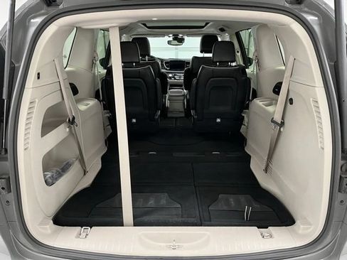Used 2023 Chrysler Pacifica Limited FWD image 47