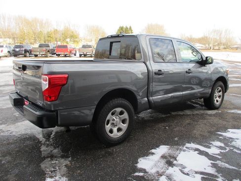 Used 2023 Nissan Titan S image 9