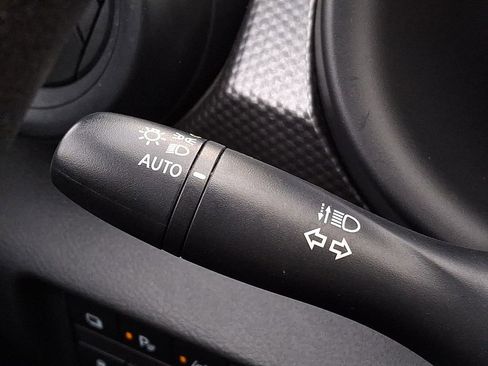 Used 2020 Nissan Kicks S image 18