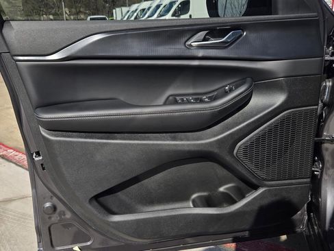 New 2025 Jeep Grand Cherokee L Laredo w/ Luxury Tech Group I image 17