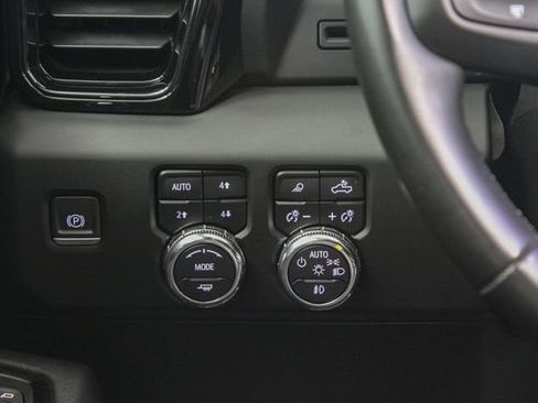 Used 2024 GMC Sierra 2500 AT4 w/ AT4 Preferred Package AWD/4WD image 21