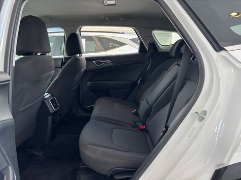 Used 2025 Kia Sportage LX FWD image 27