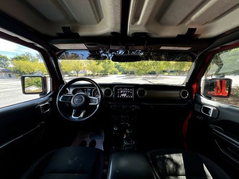 Used 2018 Jeep Wrangler Unlimited Rubicon w/ Safety Group image 31