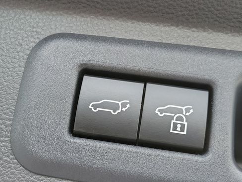 Certified 2025 Toyota Sequoia Platinum AWD/4WD image 11