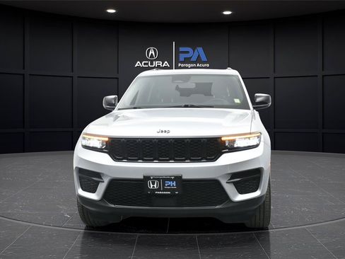 Used 2025 Jeep Grand Cherokee Altitude AWD/4WD image 29