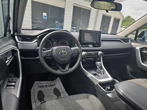 Used 2021 Toyota RAV4 XLE w/ Convenience Package FWD image 13