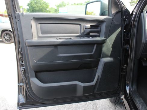 Used 2018 RAM 1500 Express RWD image 10