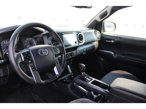 Used 2019 Toyota Tacoma TRD Off-Road image 8