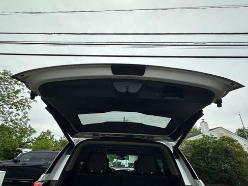 Used 2017 GMC Acadia SLT AWD/4WD image 36