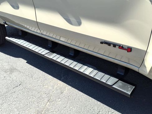 Used 2024 GMC Canyon AT4 w/ AT4 Premium Package image 9