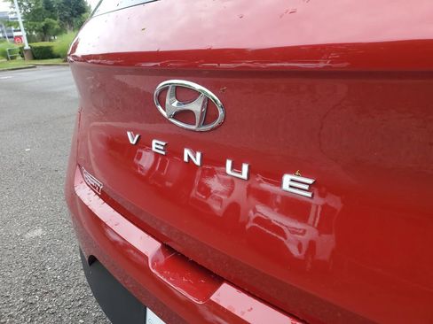 Used 2023 Hyundai Venue SEL FWD image 6