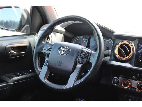 Used 2017 Toyota Tacoma TRD Sport w/ Premium & Technology Package AWD/4WD image 15