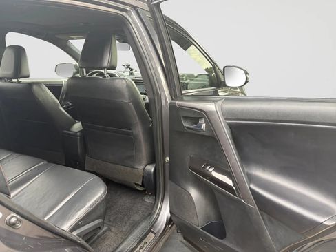 Used 2018 Toyota RAV4 SE w/ Power Extra Value Package AWD/4WD image 17
