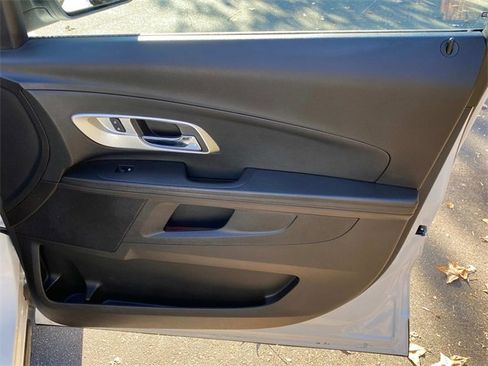 Used 2017 Chevrolet Equinox LS image 36