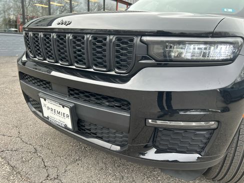 Used 2025 Jeep Grand Cherokee L Limited w/ Black Appearance Package image 13