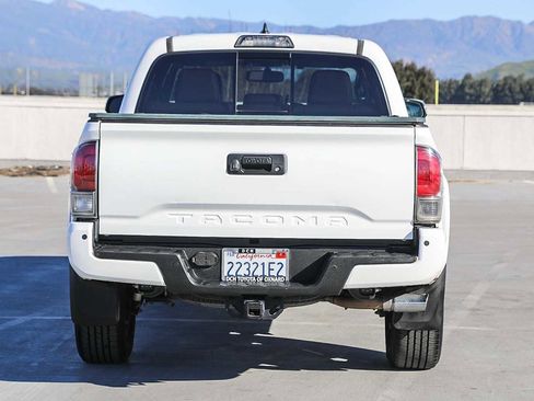 Used 2017 Toyota Tacoma Limited image 6