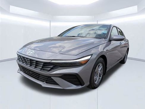 Certified 2026 Hyundai Elantra SE FWD image 8