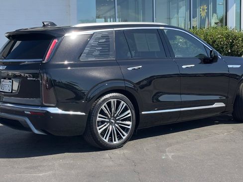 Used 2026 Cadillac Vistiq Premium Luxury AWD/4WD image 4