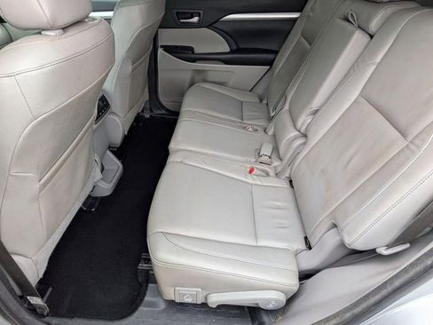Used 2018 Toyota Highlander XLE AWD/4WD image 27
