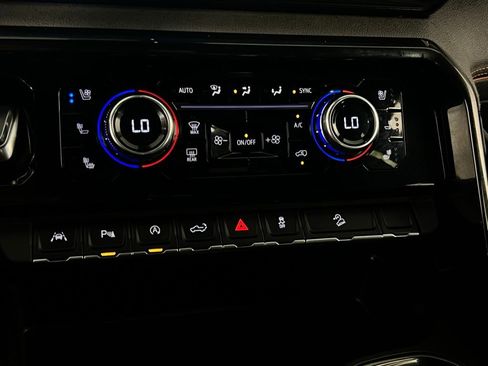 Used 2025 GMC Sierra 1500 AT4 image 22