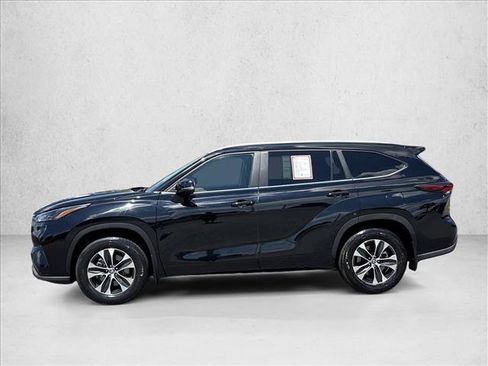 Certified 2026 Toyota Highlander XLE AWD/4WD image 8
