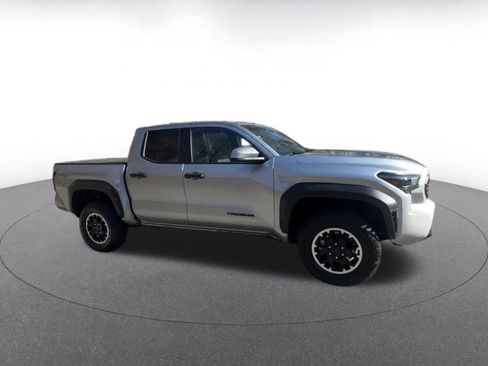 Used 2025 Toyota Tacoma TRD Off-Road image 2