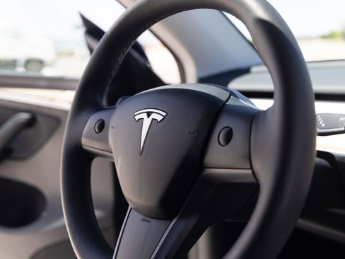 Used 2023 Tesla Model Y Performance AWD/4WD image 24