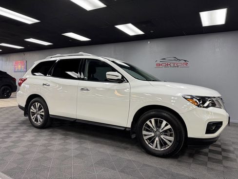 Used 2019 Nissan Pathfinder S image 1