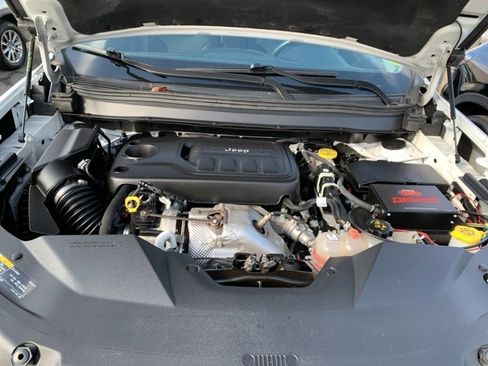 Used 2020 Jeep Cherokee Trailhawk w/ Comfort/Convenience Group image 9