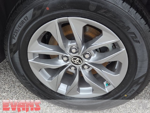 Certified 2025 Toyota Sienna LE FWD image 25