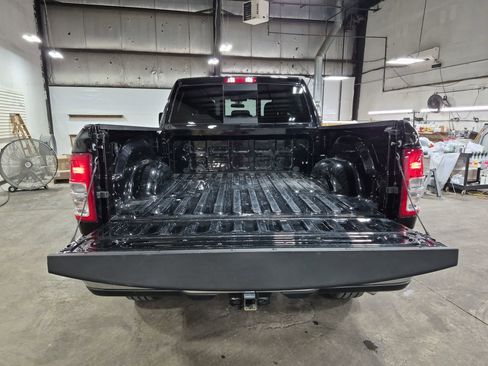 Used 2024 RAM 2500 Tradesman w/ Chrome Appearance Group image 25
