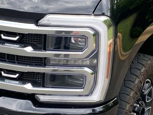 Used 2024 Ford F250 Platinum w/ FX4 Off-Road Package AWD/4WD image 5