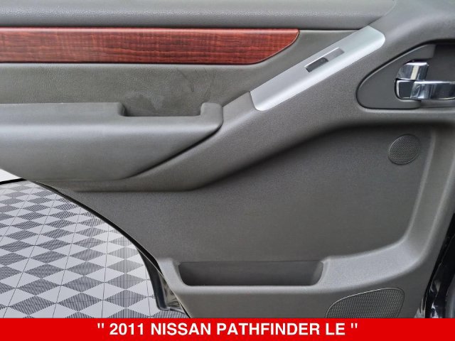 Used 2011 Nissan Pathfinder LE AWD/4WD image 28