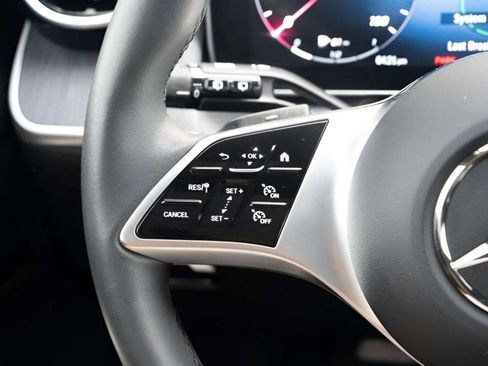 Used 2024 Mercedes-Benz GLC 300 4MATIC image 33