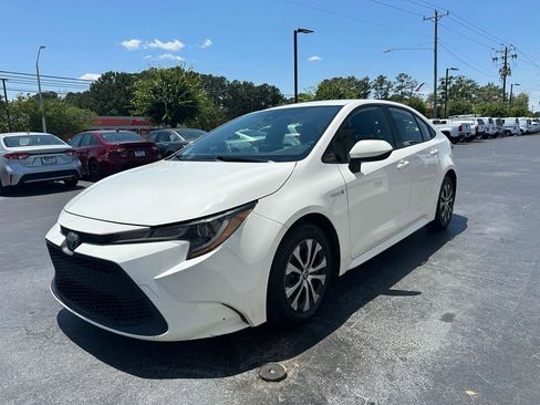 Used 2020 Toyota Corolla LE FWD image 3