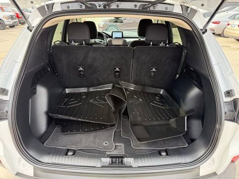Used 2020 Ford Escape SE image 12