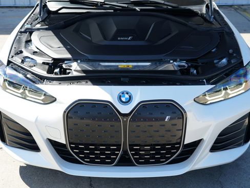 Used 2022 BMW i4 eDrive40 w/ M Sport Package image 8