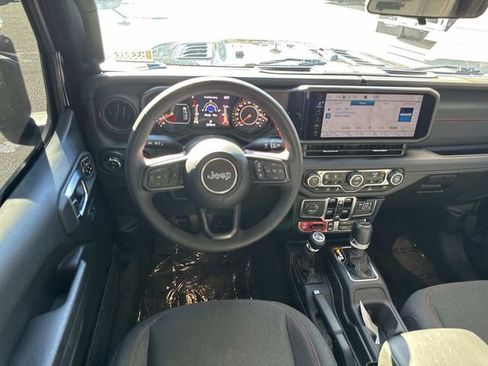 Used 2024 Jeep Gladiator Rubicon w/ Convenience Group image 11