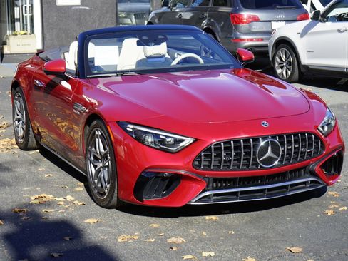 Used 2022 Mercedes-Benz SL 55 AMG 4MATIC w/ Driver Assistance Package image 5