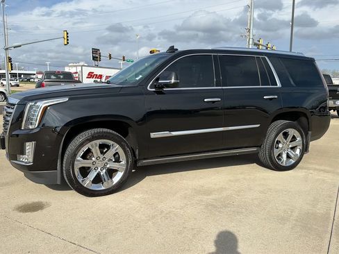 Used 2018 Cadillac Escalade Platinum image 6