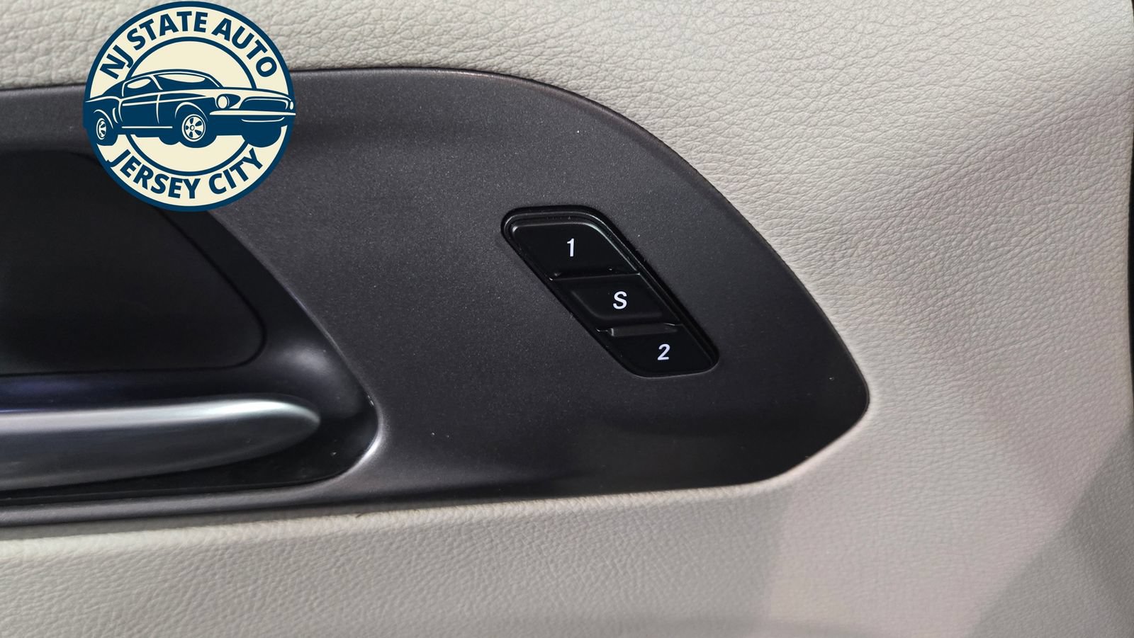 Used 2024 Chrysler Pacifica Limited FWD image 22