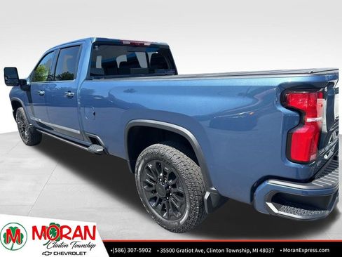 Used 2024 Chevrolet Silverado 2500 High Country w/ Technology Package AWD/4WD image 3
