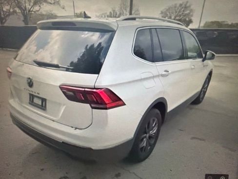 Used 2023 Volkswagen Tiguan SE w/ Panoramic Sunroof Package image 4