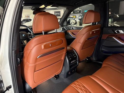 Used 2024 BMW X7 xDrive40i w/ M Sport Package AWD/4WD image 38