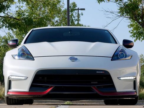 Used 2018 Nissan 370Z NISMO image 13