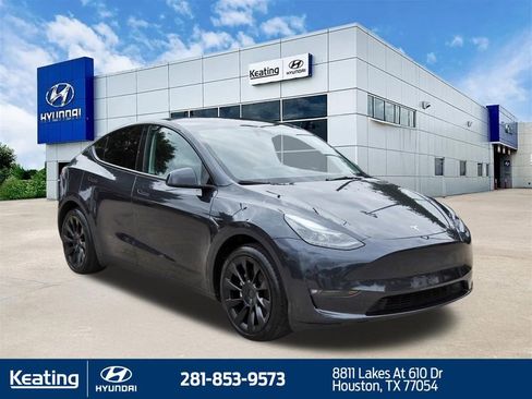 Used 2024 Tesla Model Y Long Range AWD/4WD image 3