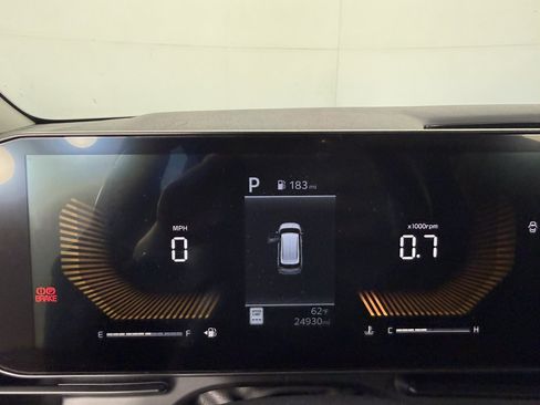 Used 2025 Kia Carnival FWD image 18