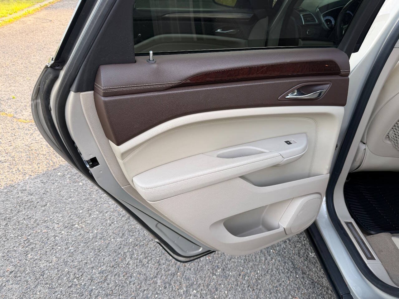 Used 2010 Cadillac SRX Luxury AWD/4WD image 26